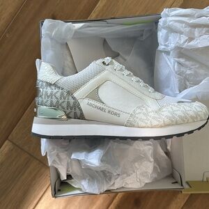 Michael Kors Sneakers 6.5 NEW